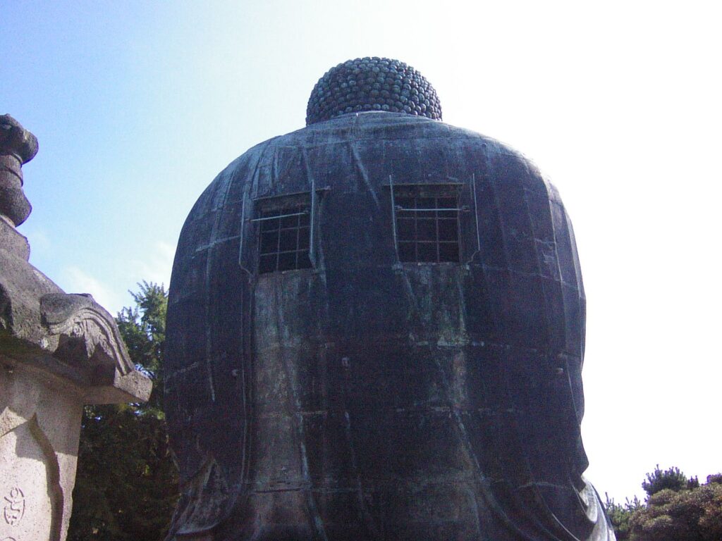 背後から見た鎌倉大仏