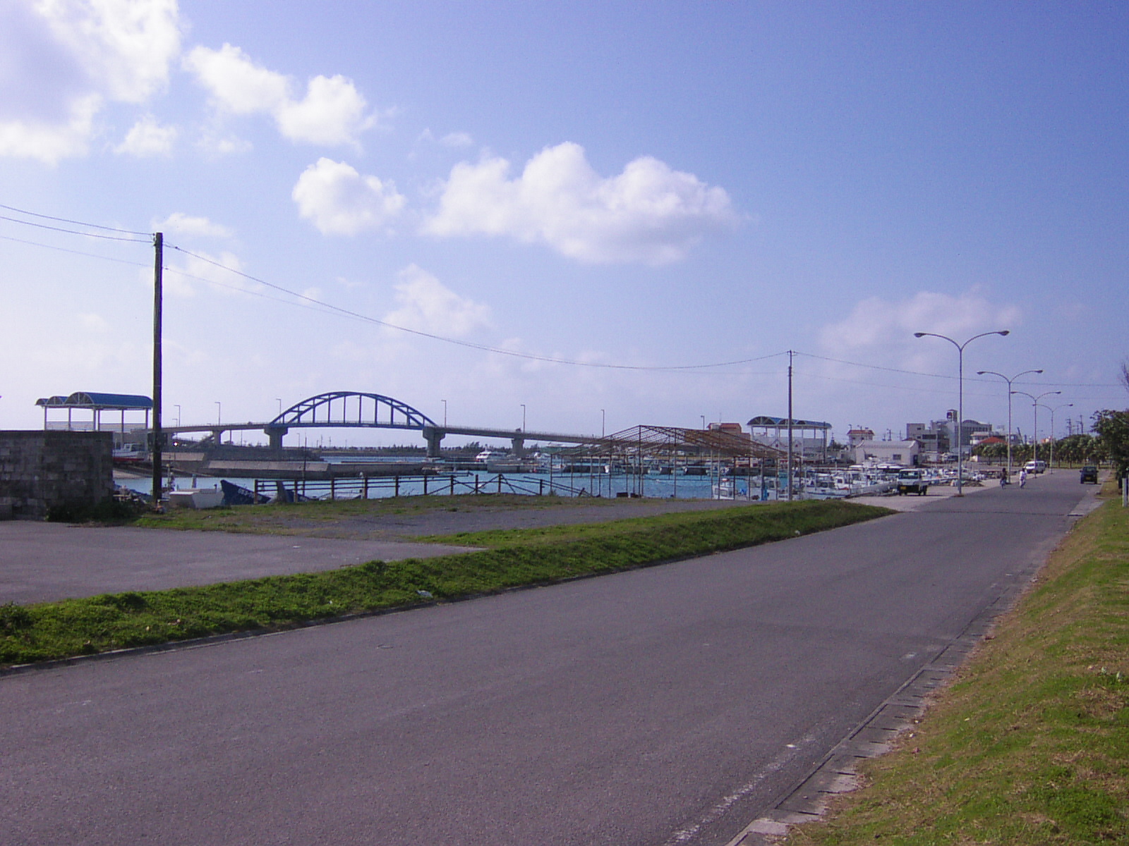 石垣島石垣港とサザンゲートブリッジ