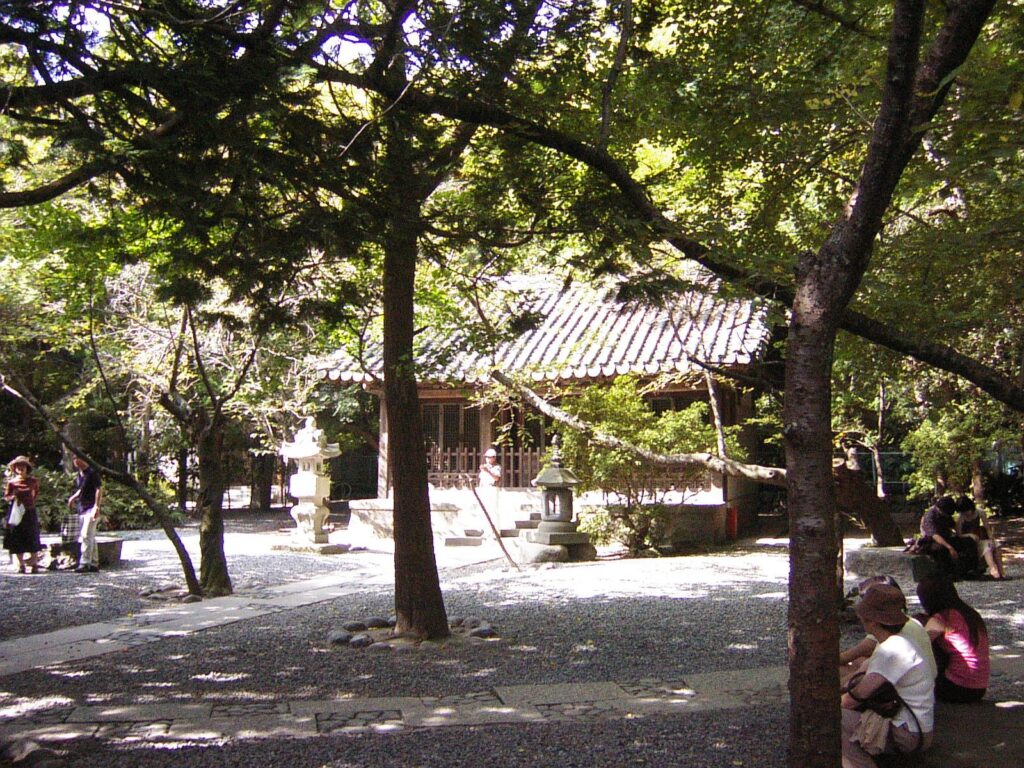 鎌倉高徳寺の境内