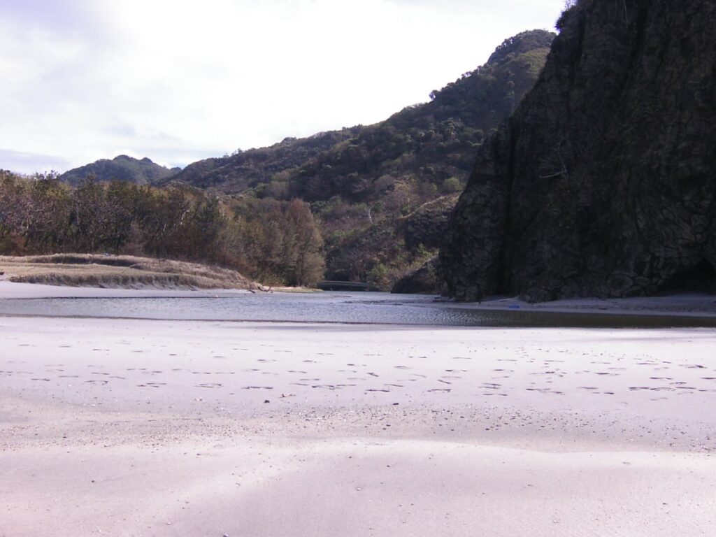 父島小港海岸02：小港海岸に注いでいない謎の川