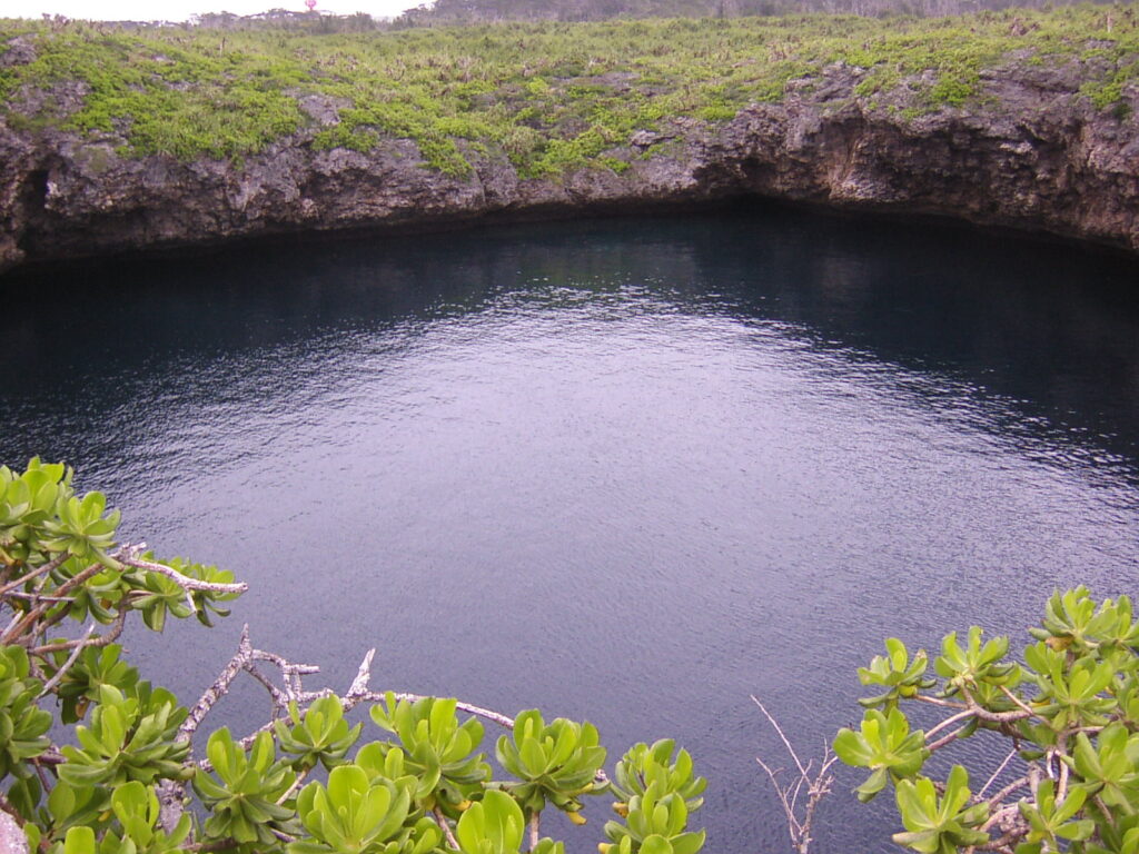 下地島の通り池（陸側）