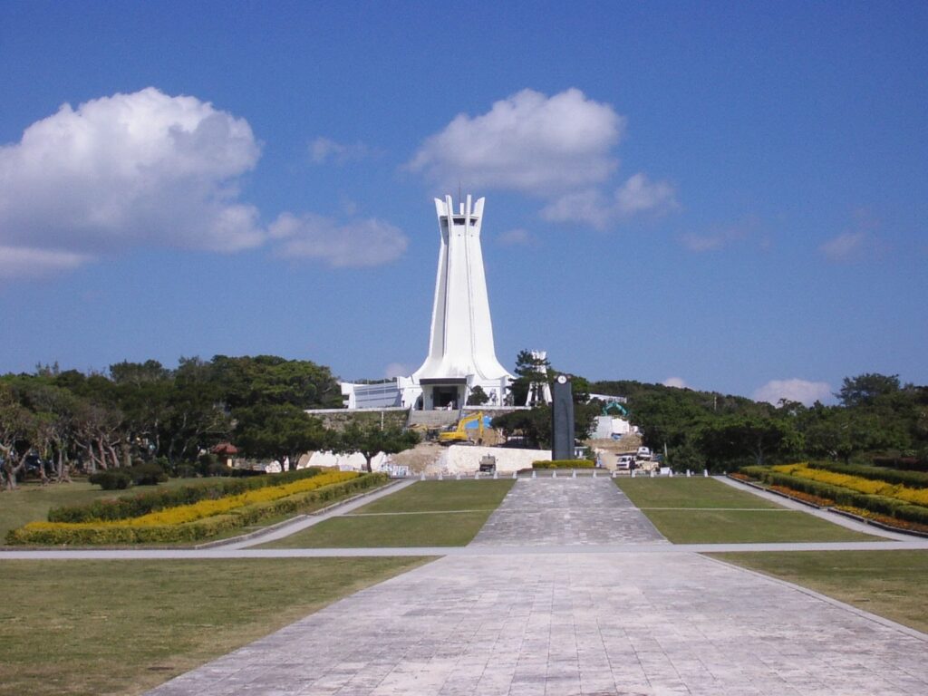 平和祈念公園の平和祈念堂
