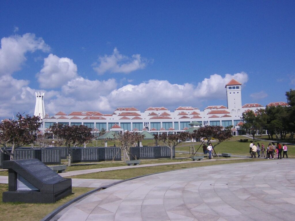 平和祈念公園の沖縄県平和祈念資料館（裏側）