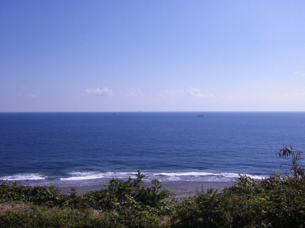 平和祈念公園から東シナ海を望む