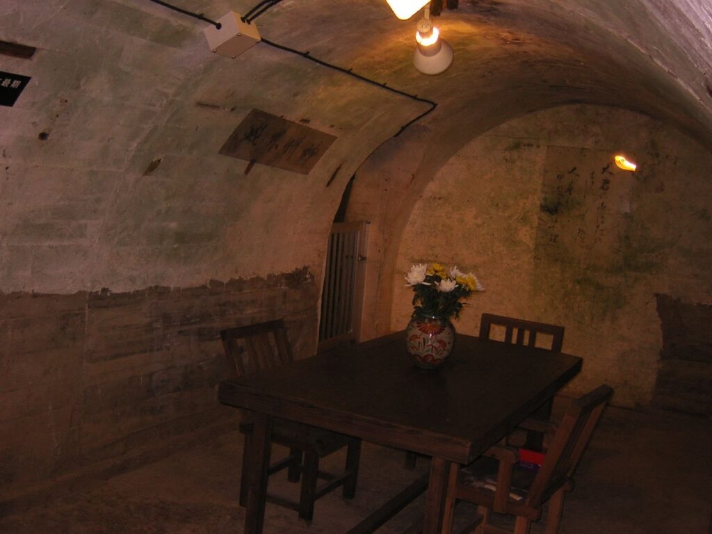 旧海軍司令部壕司令部室