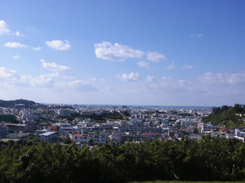 海軍壕公園から那覇市街を望む