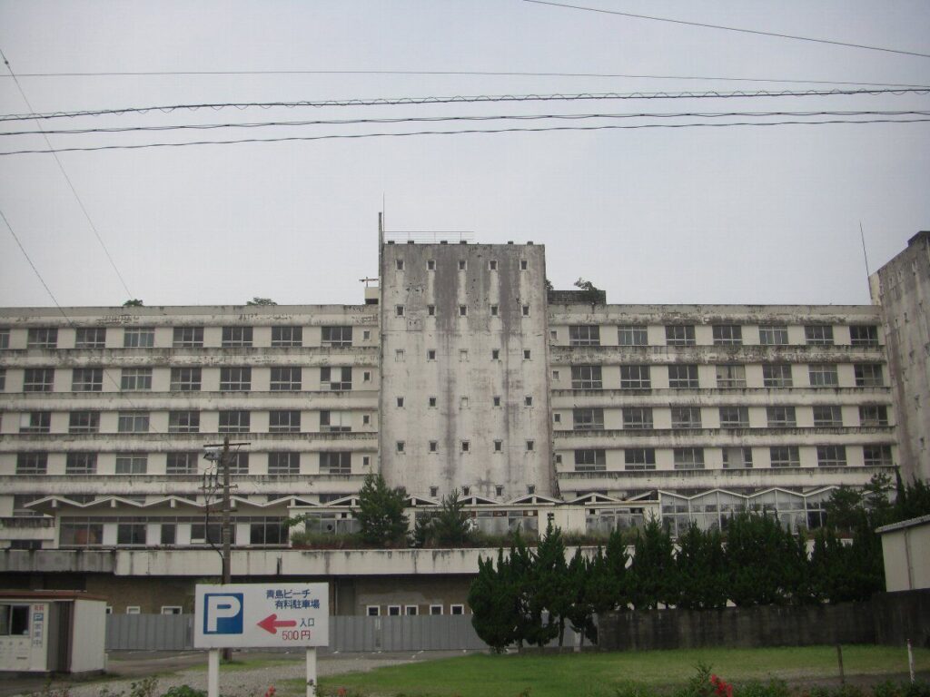 宮崎県青島の廃墟ホテル（全景）