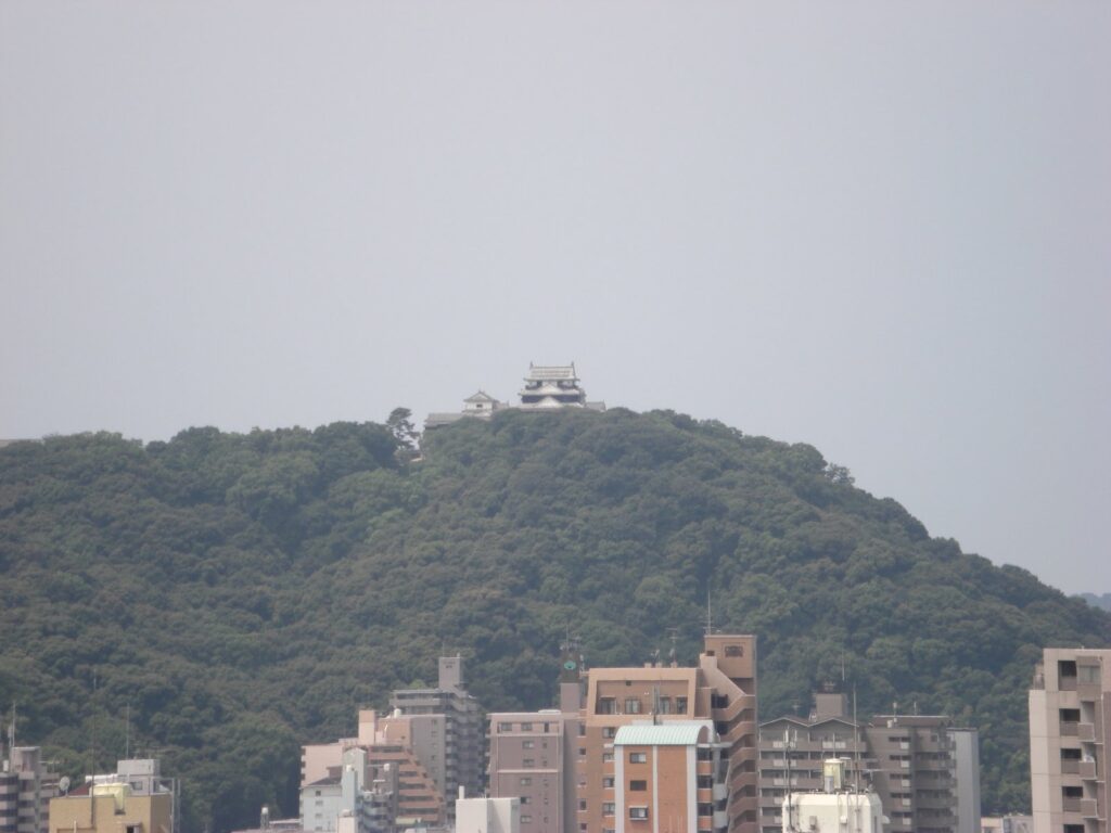 道後公園展望台から見る松山城