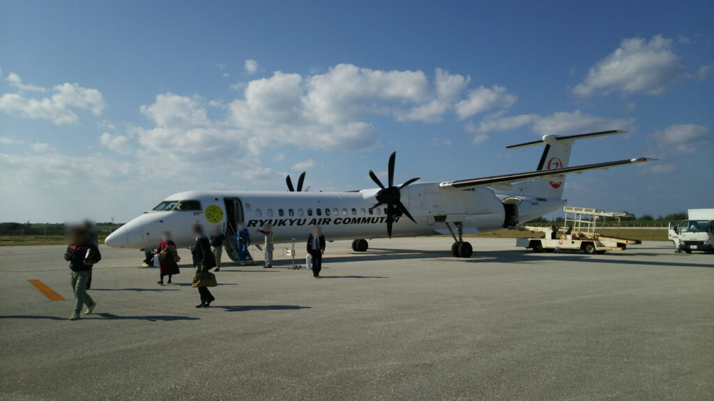 南大東島に到着した琉球エアコミューター機