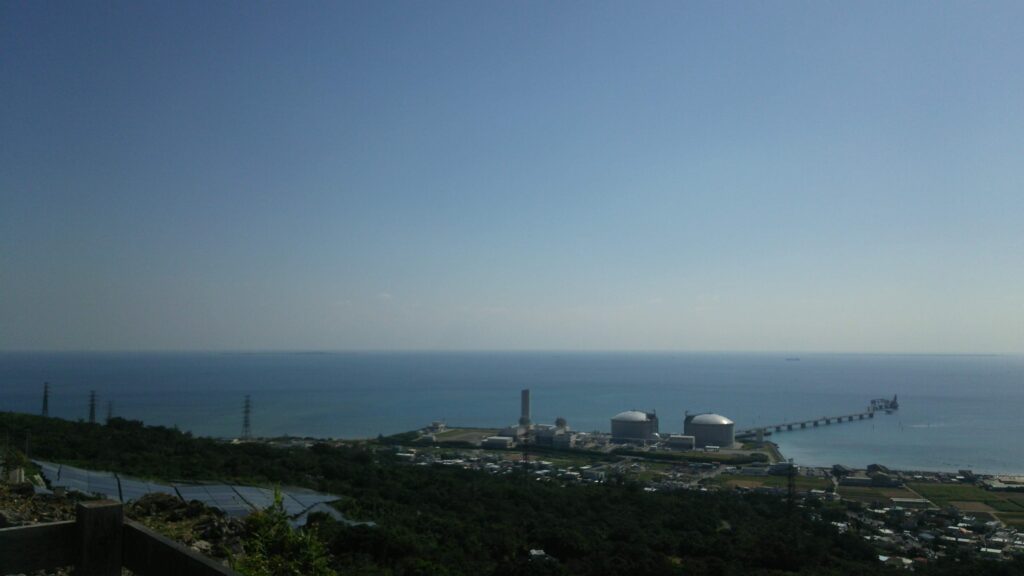 中城城から東シナ海を望む