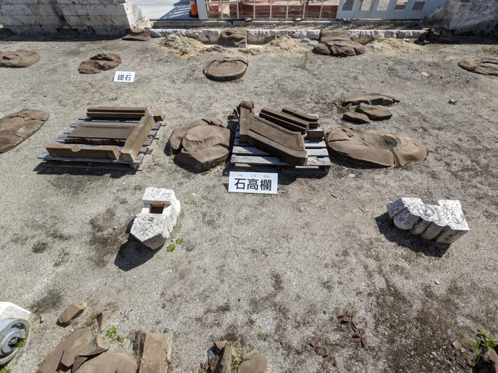 再建中の首里城正殿の礎石(2022年3月)