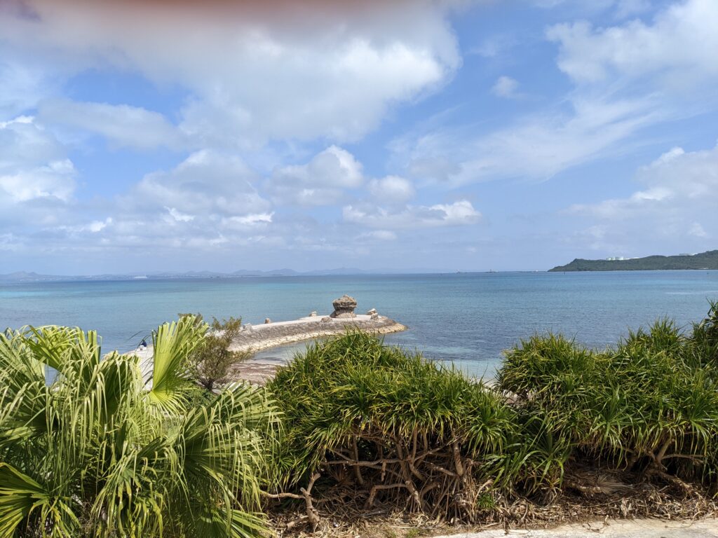 海中道路のくじらのしっぽ