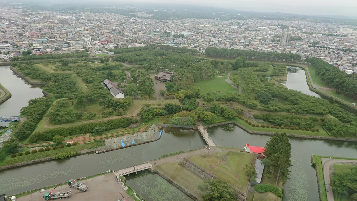 五稜郭タワー展望台から見下ろす星形の五稜郭全景
