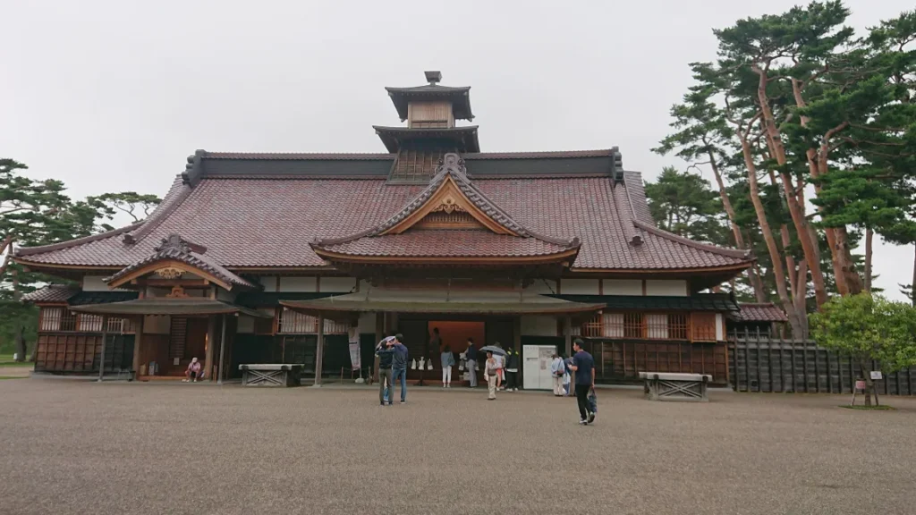 復元された箱館奉行所の正面外観