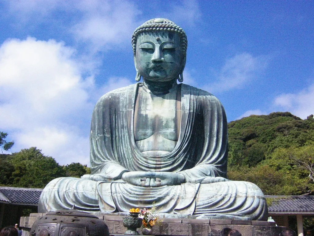 これが鎌倉の大仏。関東大震災のとき、湘南一帯に大津波が押し寄せたが、水は大仏まで届いたという。確かに、海岸から大仏までは緩やかな上り坂が続き、あまり標高は高くない。