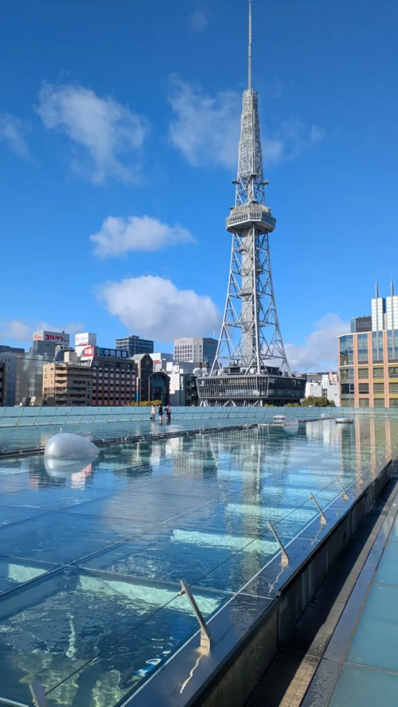 オアシス21「水の宇宙船」の水面に映る逆さテレビ塔