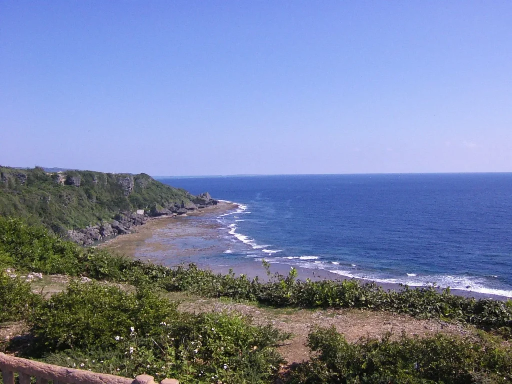 沖縄戦最後の地。断崖が続く。この断崖から多数の人が飛び降りて自決した。