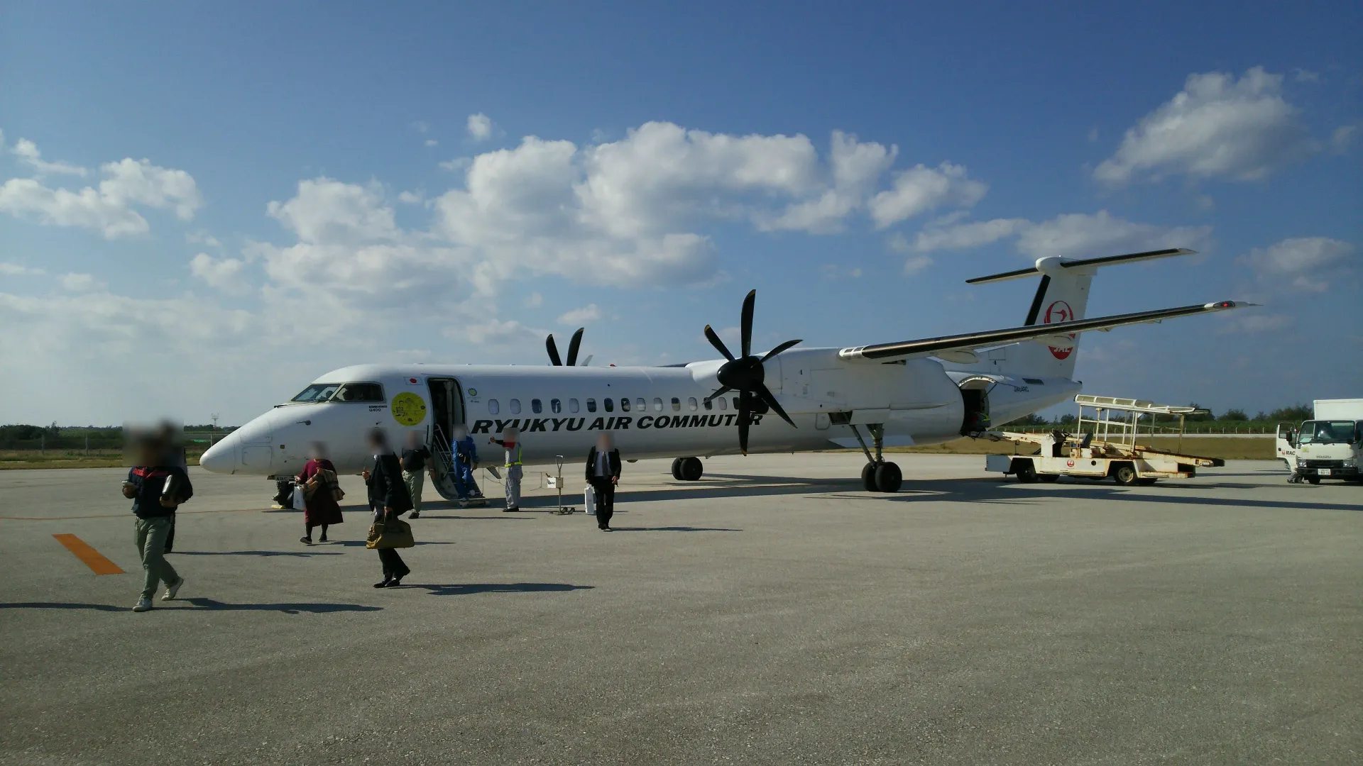 南大東島に到着した琉球エアコミューター機