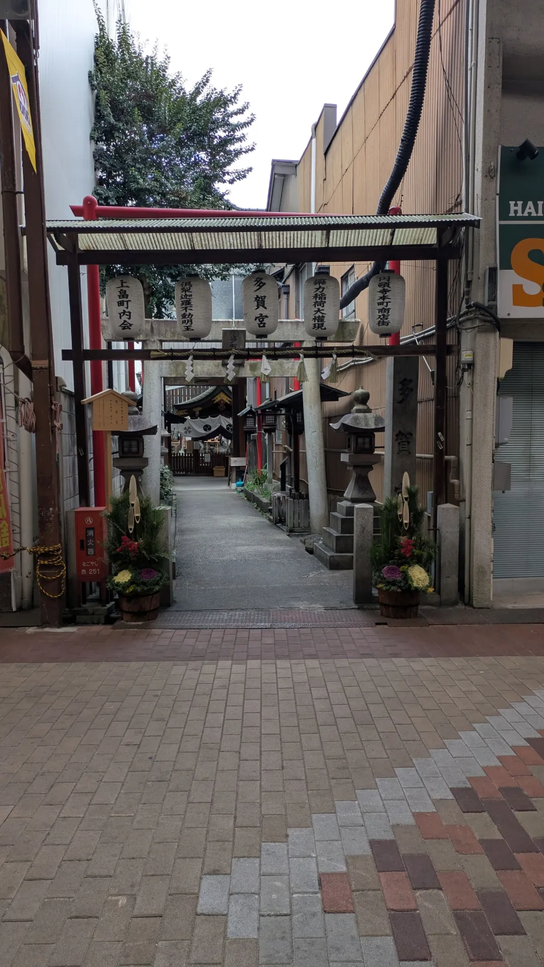 円頓寺本町商店街にある多賀宮の鳥居