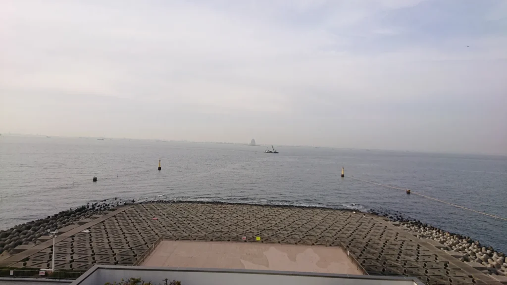 海ほたるから川崎を望む