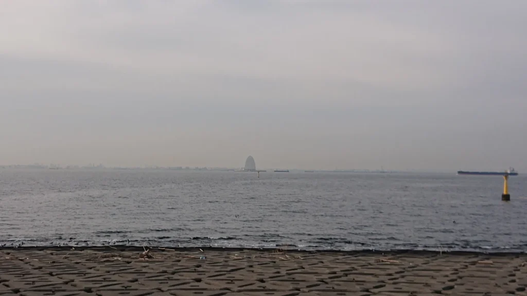 海ほたるから幕張を望む