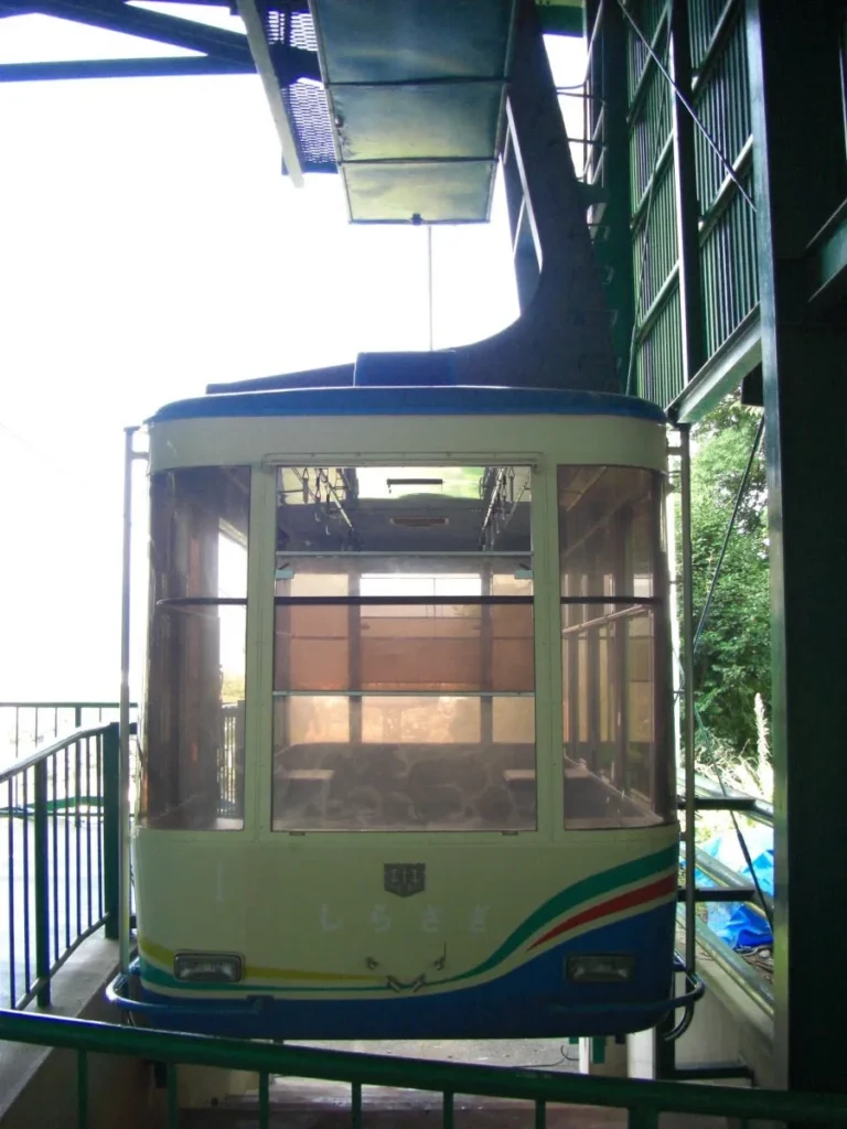 昭和30年代に開通し、このときで4代目の車体だそう。