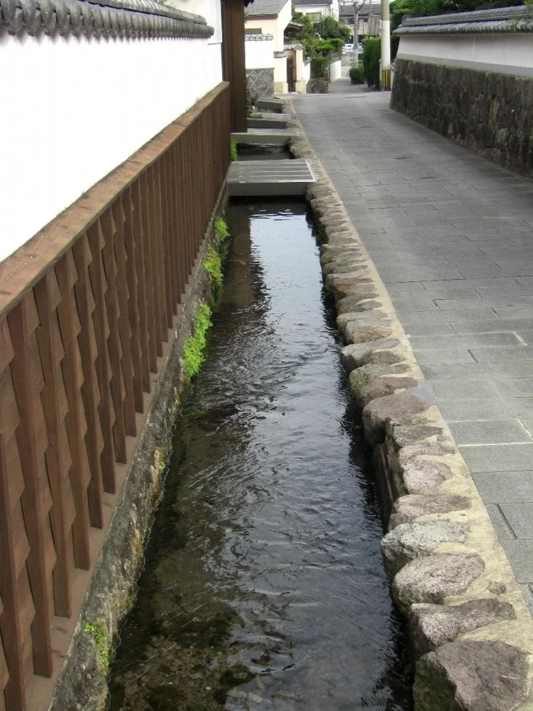 かなりの水量が流れている。