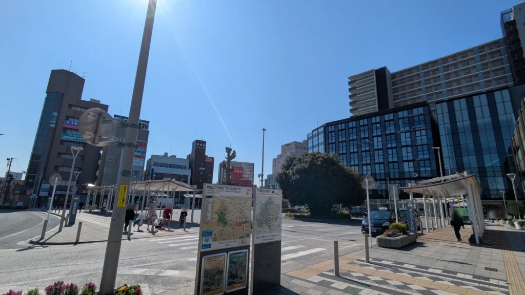JR成田駅前の広場