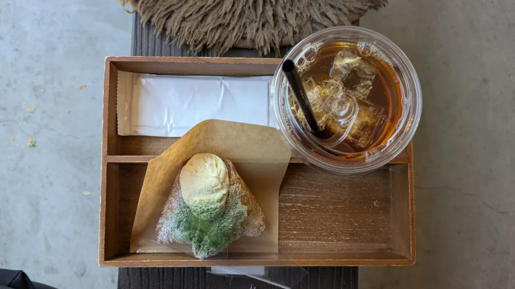 散策の合間のティータイム。現代的なスイーツの店も増えてきた。